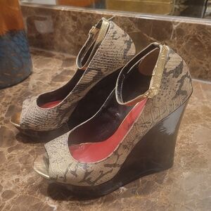 Penny Loves Kenny Gold and Black Snakeskin Wedges